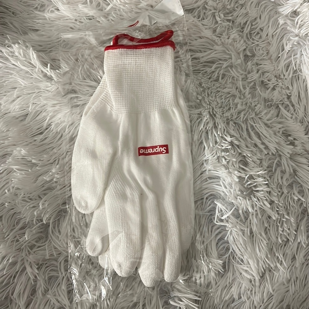 Authentic Supreme Gloves